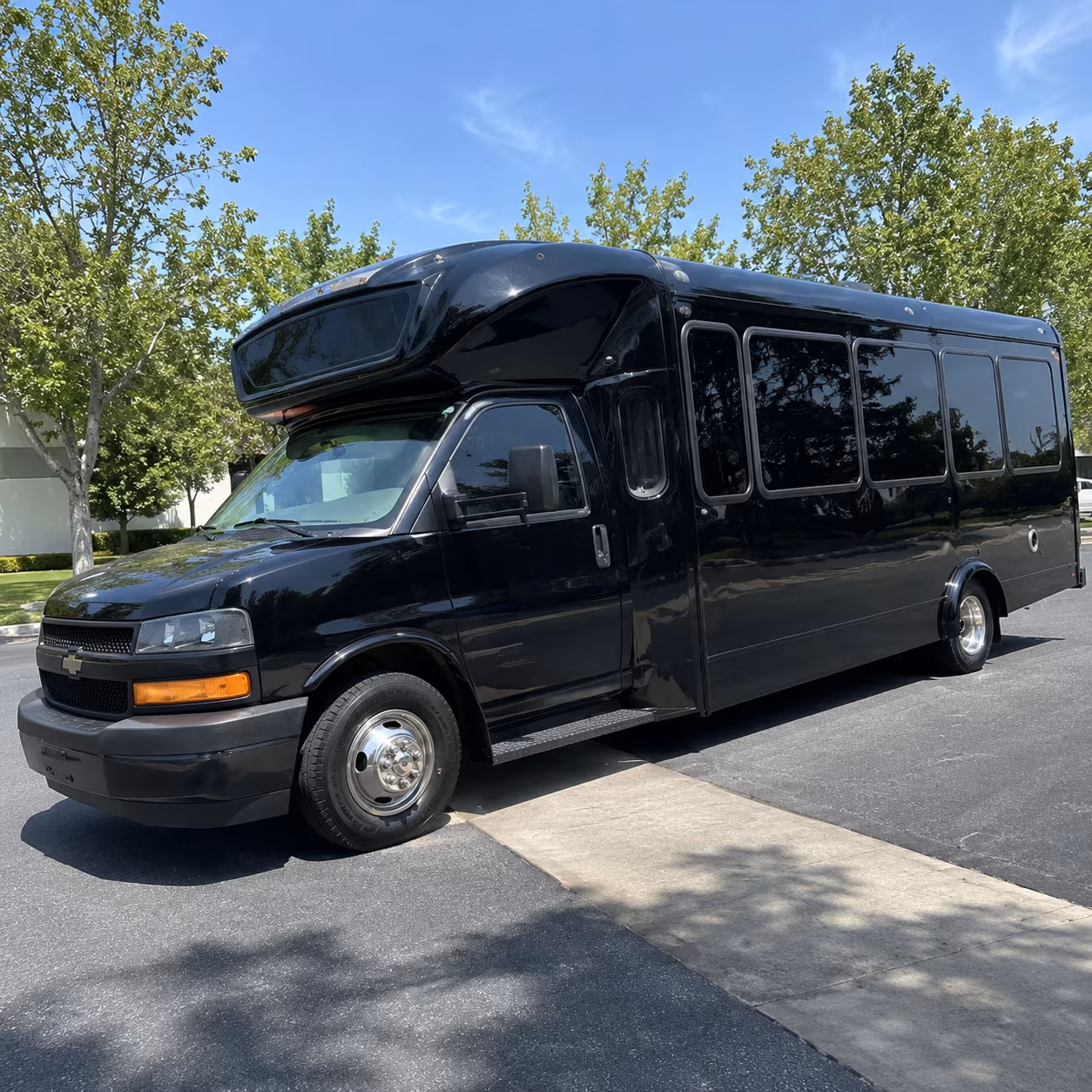 omaha 15 passenger party bus